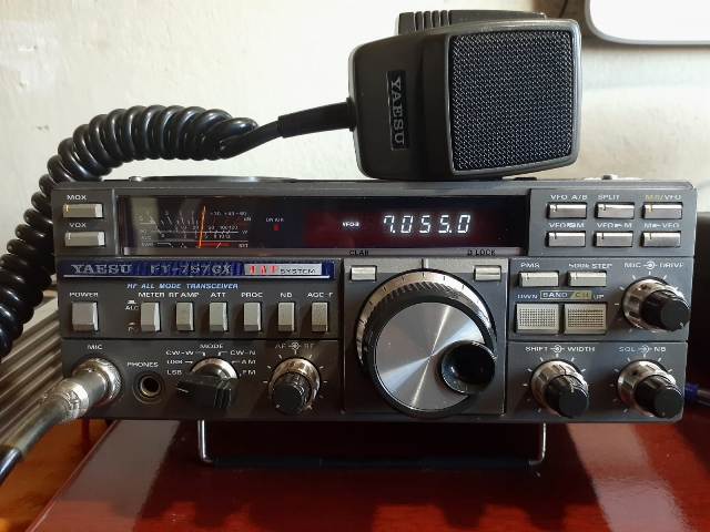 FT 757GX YAESU RADIOTROCA